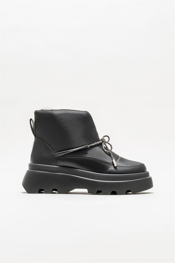 Siyah düz kadın bot, günlük kullanım için - Elle Shoes