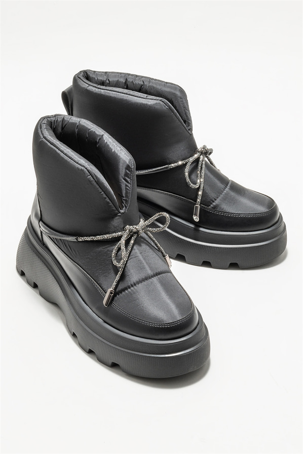 Siyah düz kadın bot, günlük kullanım için - Elle Shoes
