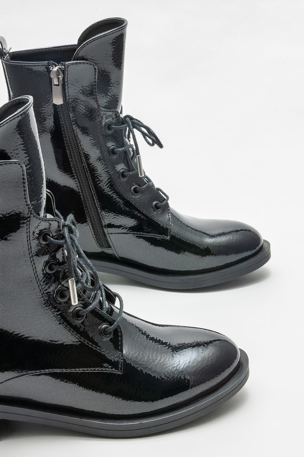 Siyah düz kadın bot, günlük kullanım için - Elle Shoes