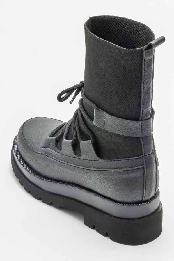 Siyah düz kadın bot, günlük kullanım için - Elle Shoes