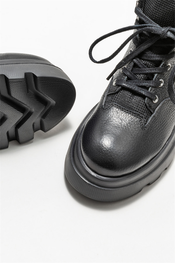 Siyah düz kadın bot, günlük kullanım için - Elle Shoes