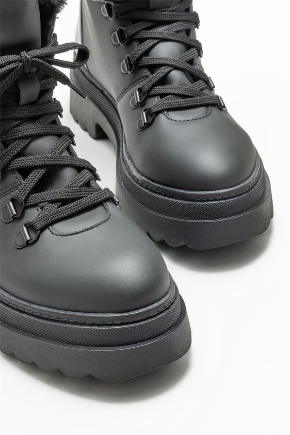 Siyah düz kadın bot, günlük kullanım için - Elle Shoes