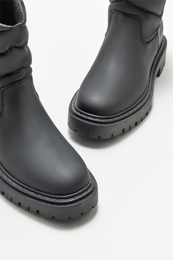 Siyah düz kadın bot, günlük kullanım için - Elle Shoes