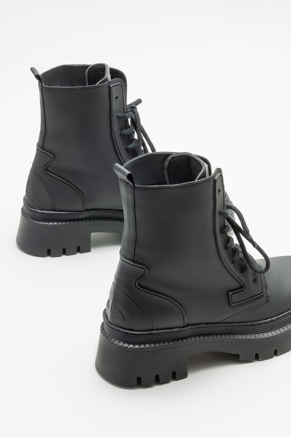 Siyah düz kadın bot, günlük kullanım için - Elle Shoes