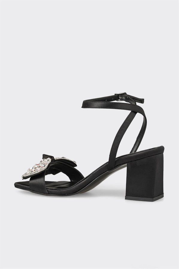 Siyah simli topuklu kadın sandalet, rahat kullanım için - Elle Shoes