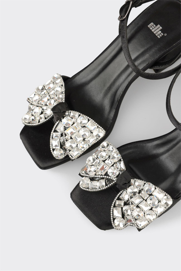 Siyah simli topuklu kadın sandalet, rahat kullanım için - Elle Shoes