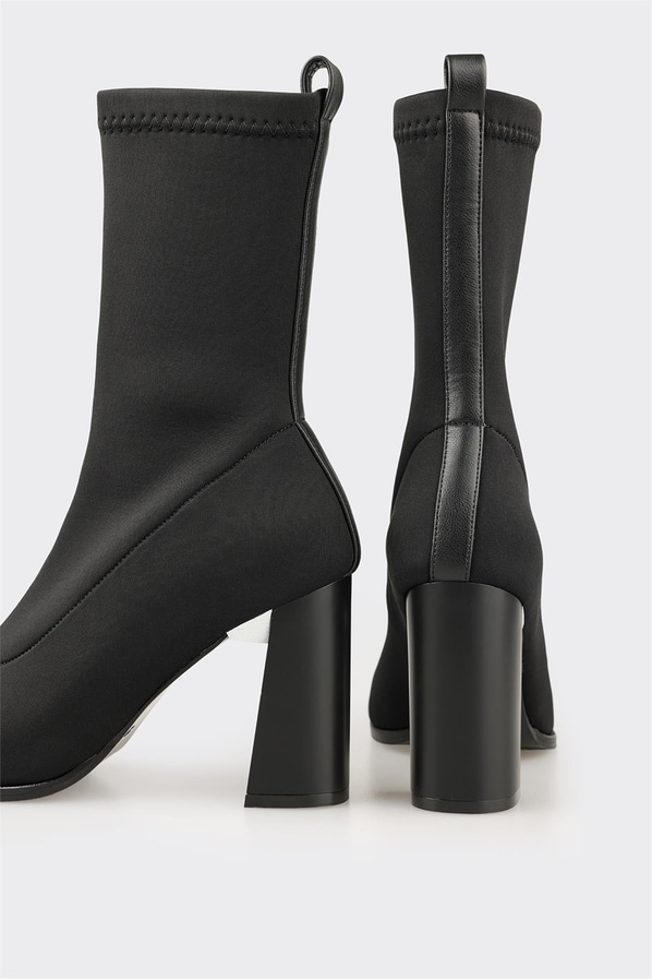 Siyah Kadın Klasik Bot