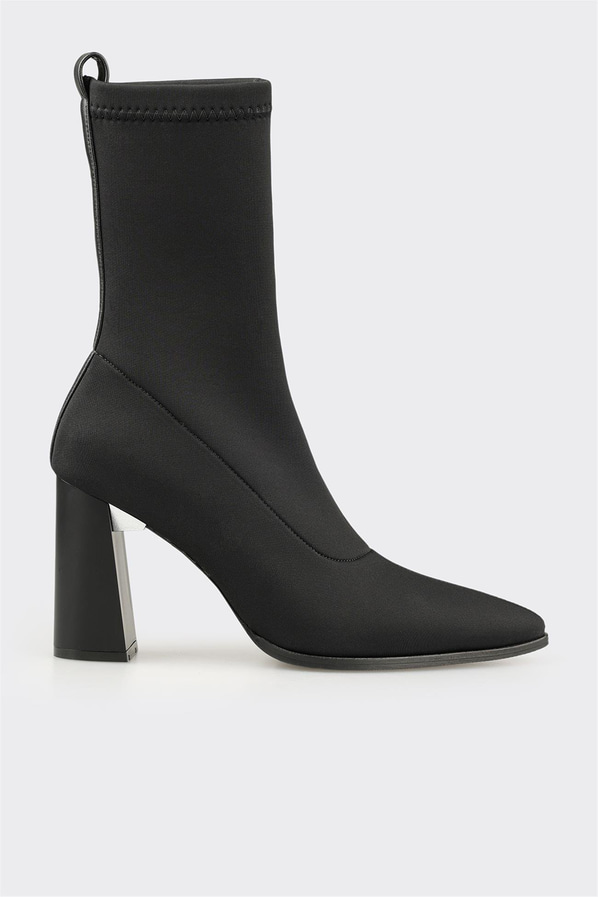 Siyah Kadın Klasik Bot