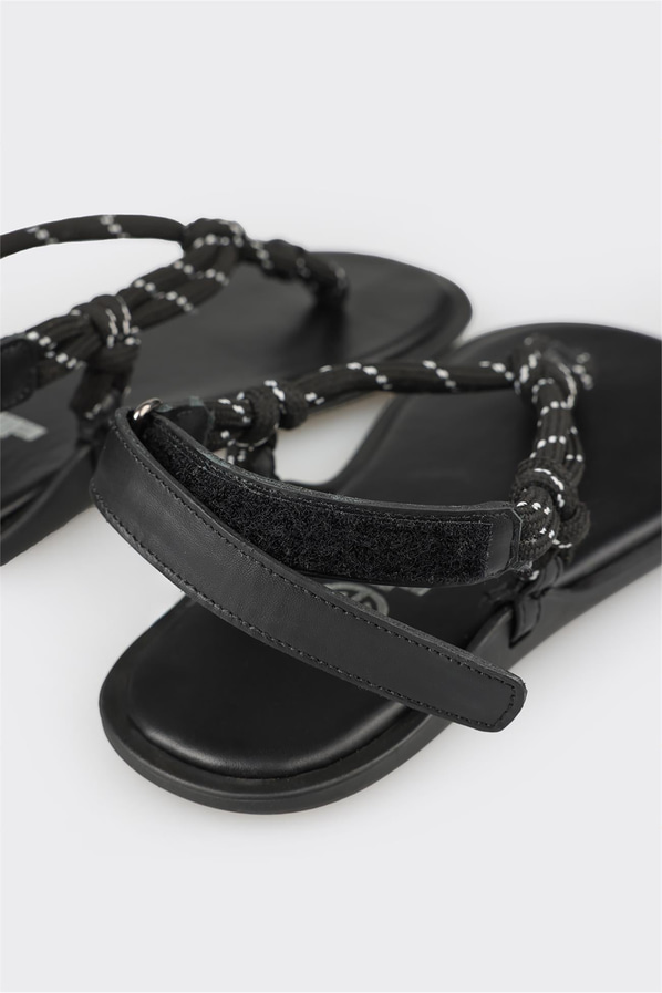 Siyah kadın sandalet, ofis stili için - Elle Shoes