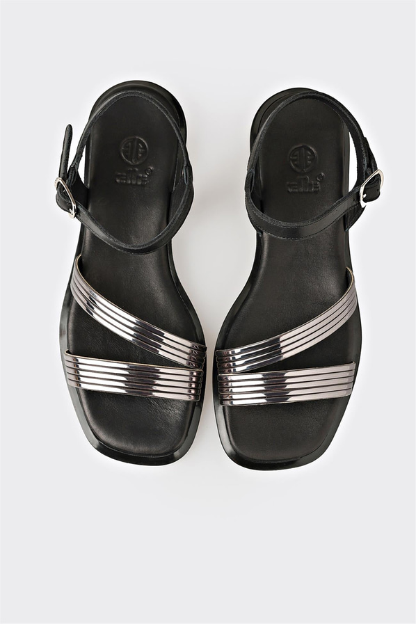 Siyah düz kadın sandalet, rahat kullanım için - Elle Shoes