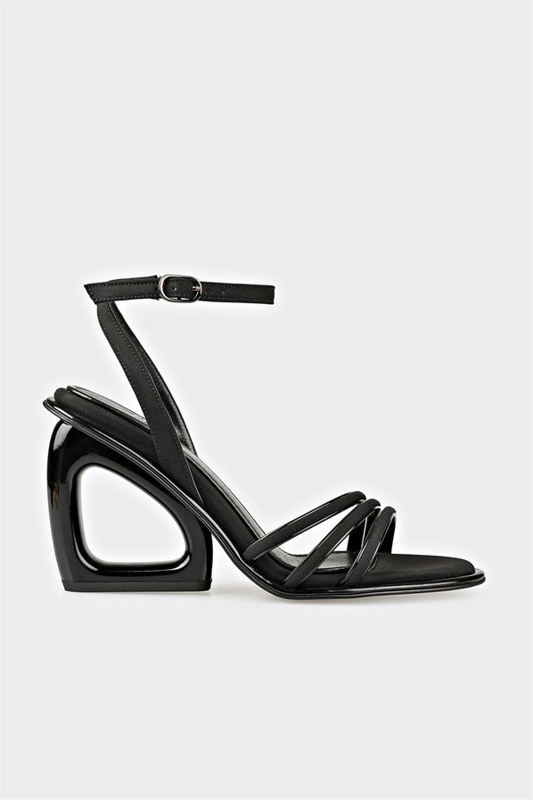 Siyah topuklu kadın sandalet, rahat kullanım için - Elle Shoes