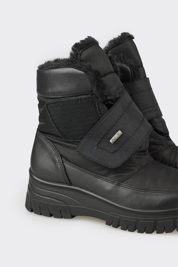 Siyah simli örgü dokulu kadın bot, rahat kullanım için - Elle Shoes