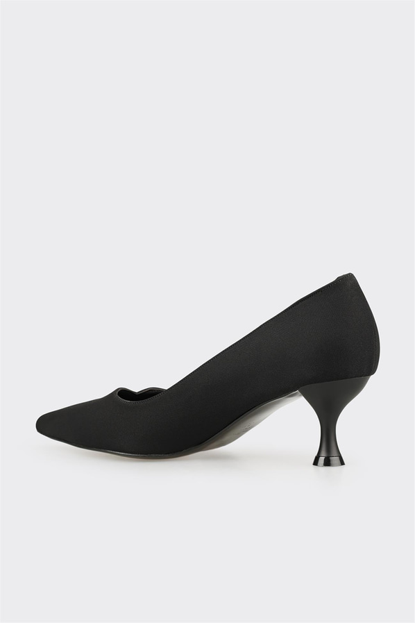 Siyah sivri burunlu dolgu topuklu kadın ayakkabı, ofis stili için - Elle Shoes