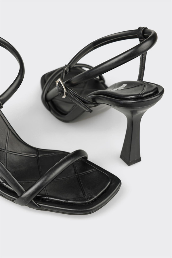 Siyah topuklu kadın sandalet, ofis stili için - Elle Shoes