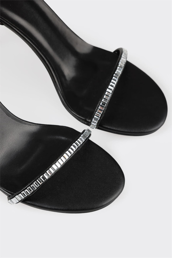 Siyah ince topuklu kadın sandalet, ofis stili için - Elle Shoes