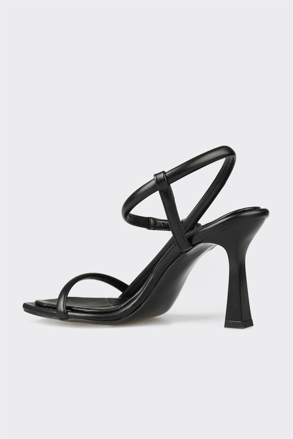 Siyah topuklu kadın sandalet, ofis stili için - Elle Shoes