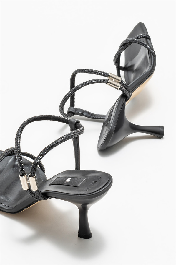 Siyah ince topuklu kadın sandalet, rahat kullanım için - Elle Shoes