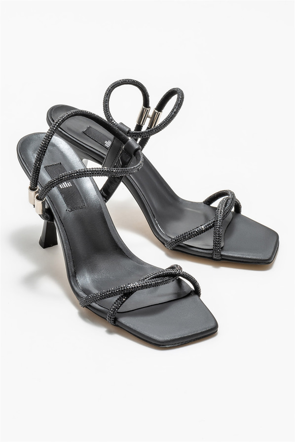 Siyah ince topuklu kadın sandalet, rahat kullanım için - Elle Shoes