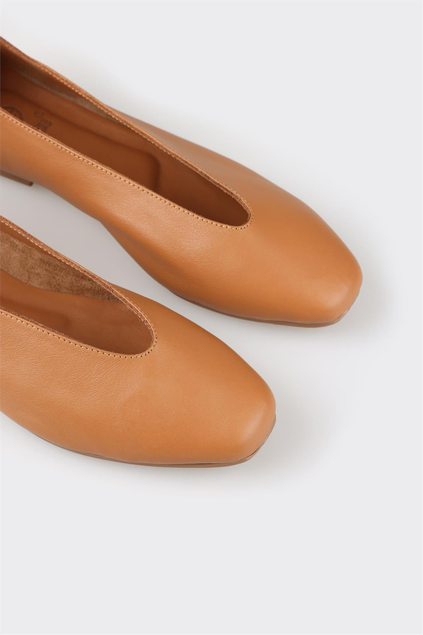 Taba deri simli kadın babet, rahat kullanım için - Elle Shoes