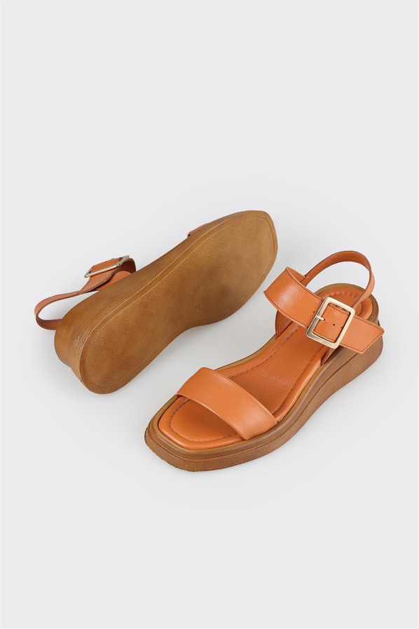 Taba deri dolgu topuklu kadın sandalet, rahat kullanım için - Elle Shoes