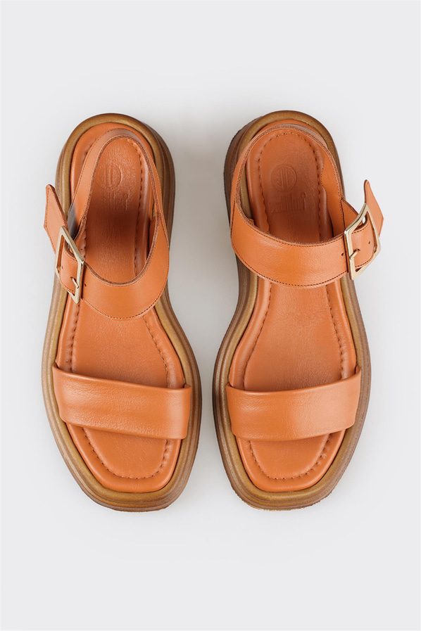 Taba deri dolgu topuklu kadın sandalet, rahat kullanım için - Elle Shoes