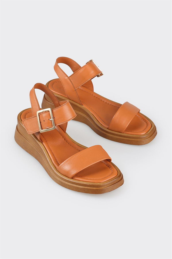 Taba deri dolgu topuklu kadın sandalet, rahat kullanım için - Elle Shoes