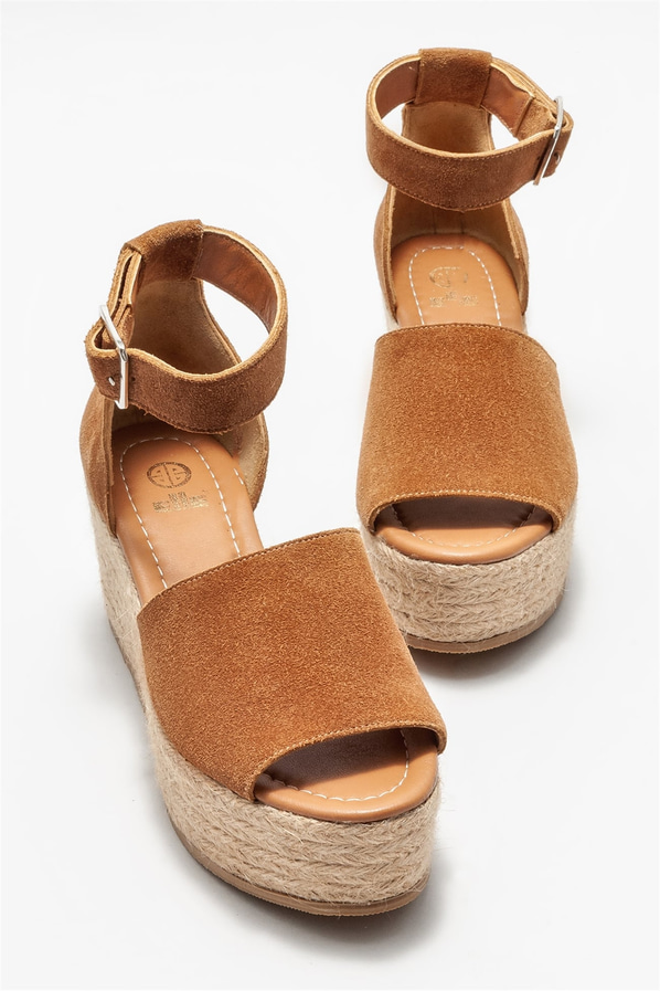 Taba deri ve süet tokalı dolgu topuklu kadın sandalet - Elle Shoes