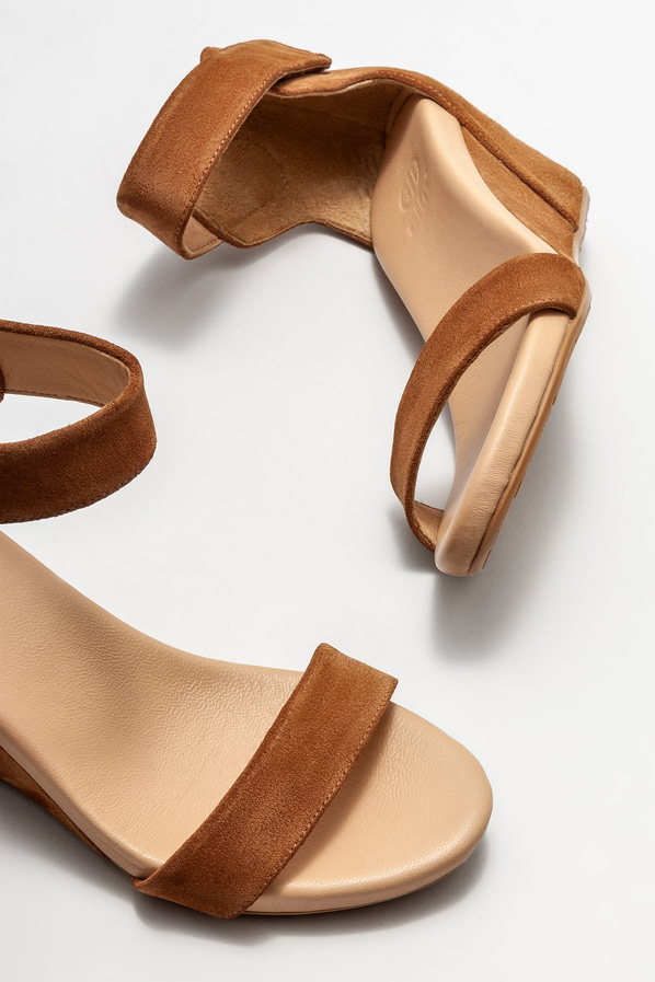 Taba deri dolgu topuklu kadın sandalet - Elle Shoes