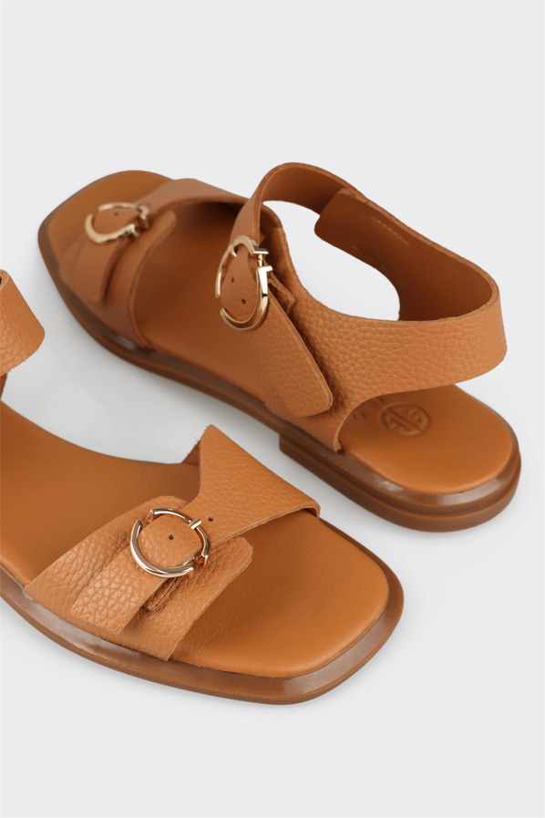 Taba deri düz kadın sandalet, rahat kullanım için - Elle Shoes