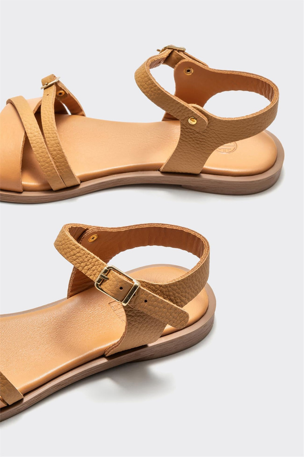 Taba deri düz bantlı kadın sandalet, rahat kullanım için - Elle Shoes