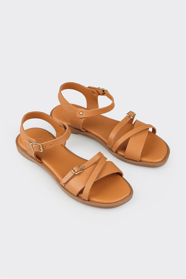 Taba deri düz bantlı kadın sandalet, rahat kullanım için - Elle Shoes