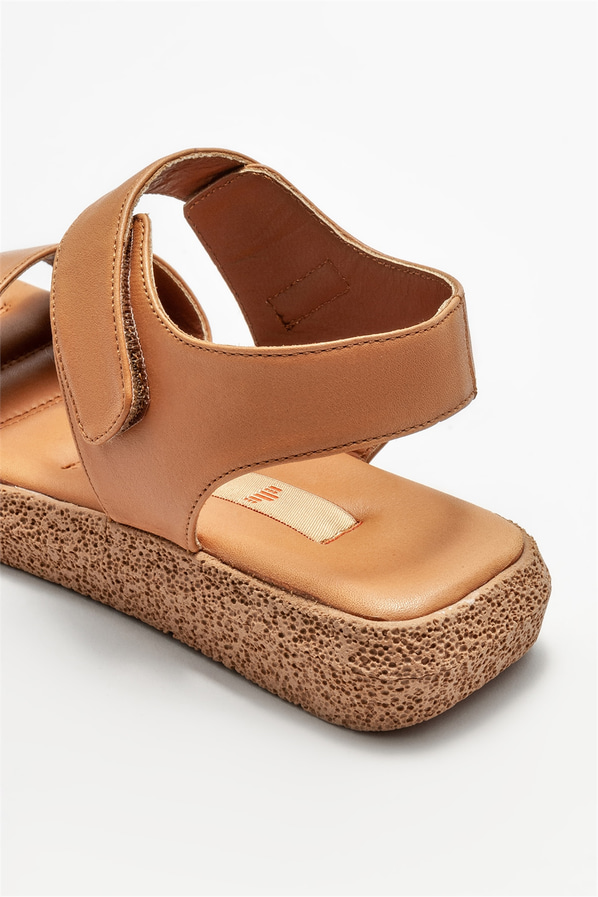 Taba deri düz kadın sandalet - Elle Shoes