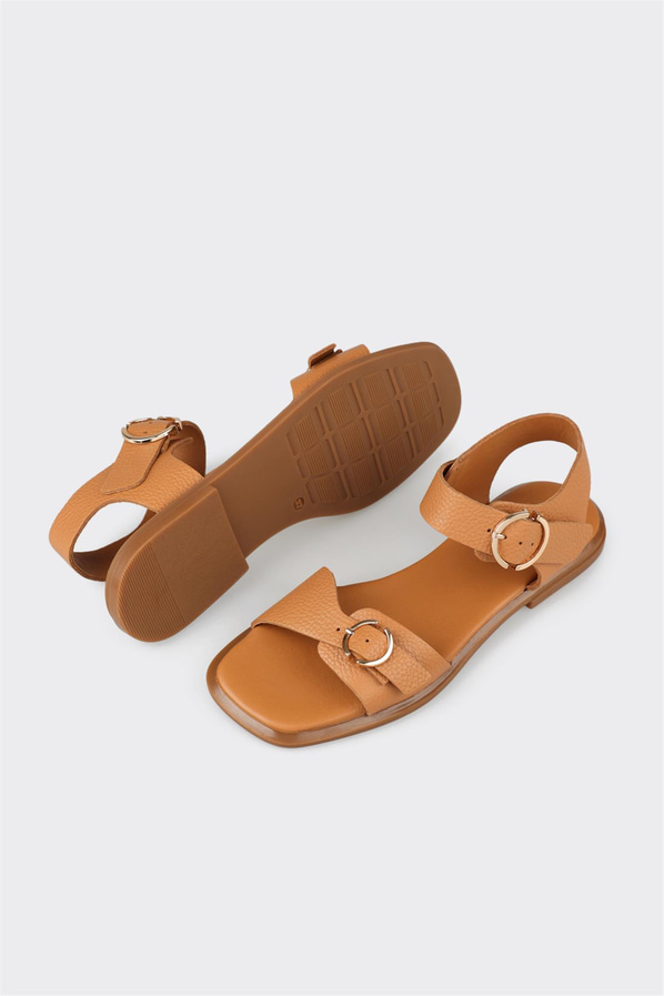 Taba deri düz kadın sandalet, rahat kullanım için - Elle Shoes