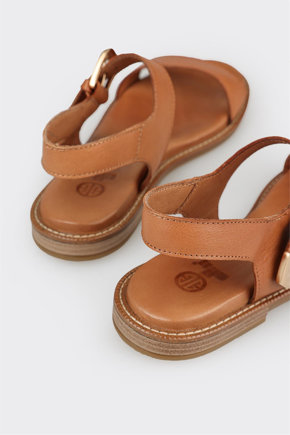 Taba deri düz yumuşak dokulu kadın sandalet, rahat kullanım için - Elle Shoes