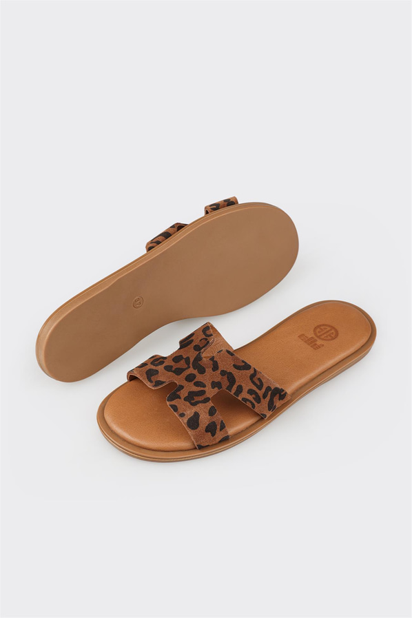 Taba deri düz kadın terlik, rahat kullanım için - Elle Shoes