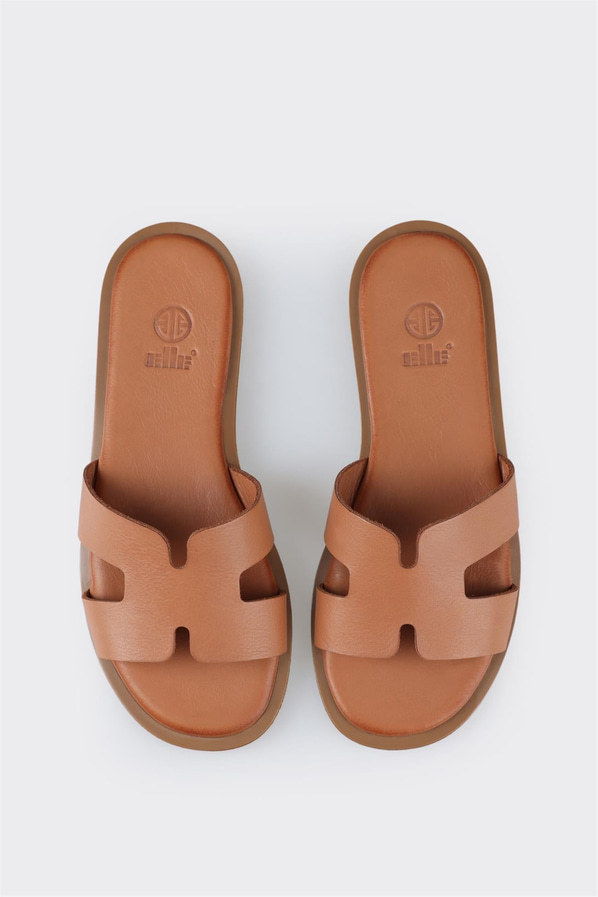 Taba deri düz kadın terlik, rahat kullanım için - Elle Shoes