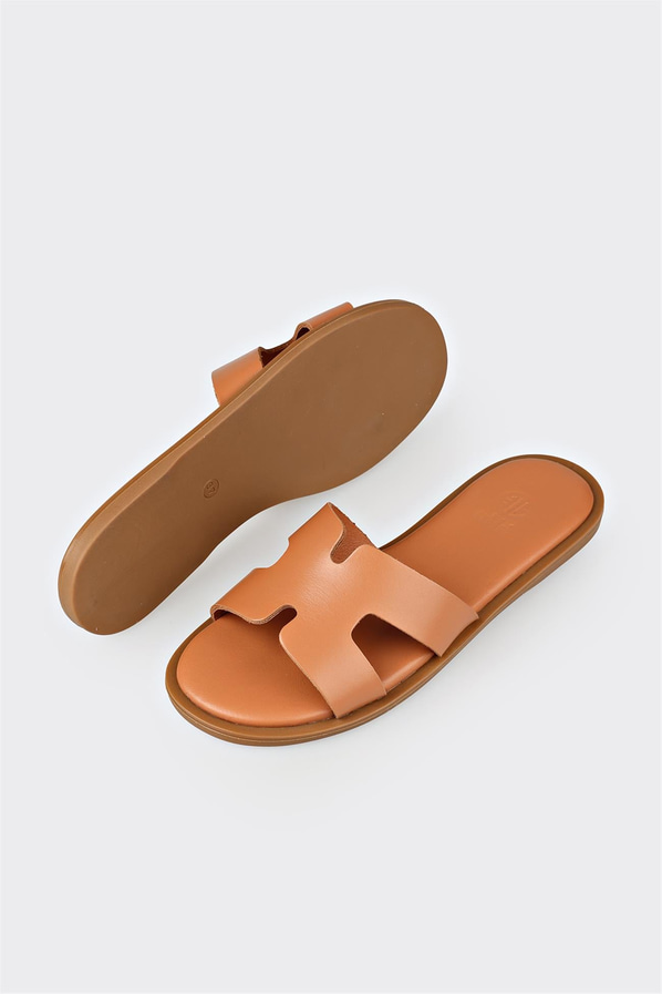 Taba deri düz kadın terlik, ofis stili için - Elle Shoes