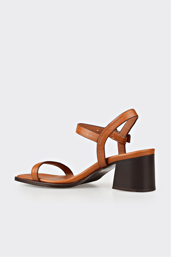 Taba deri düz kadın topuklu sandalet, rahat kullanım için - Elle Shoes