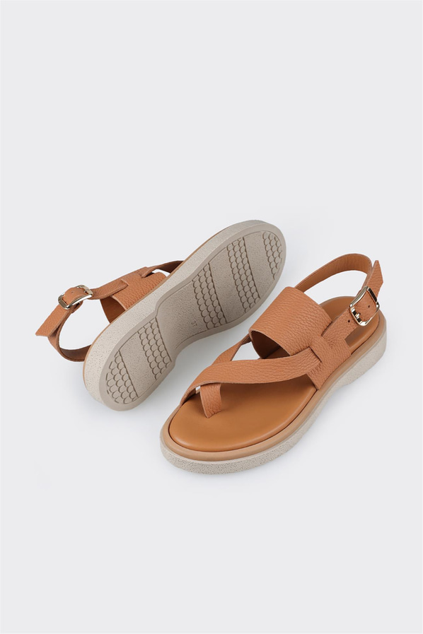 Taba deri kadın sandalet, rahat kullanım için - Elle Shoes
