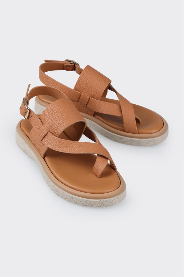 Taba deri kadın sandalet, rahat kullanım için - Elle Shoes