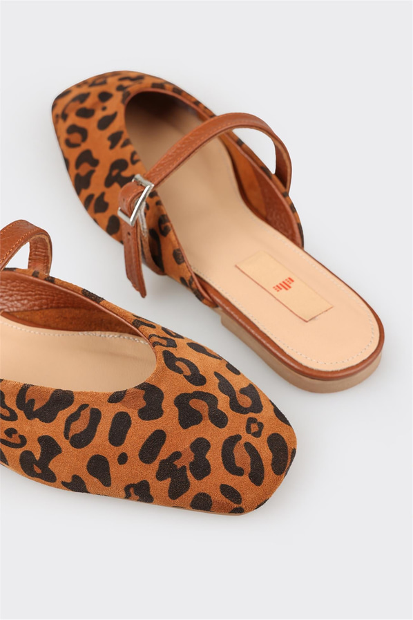 Taba siyah deri kadın terlik, klasik stil için - Elle Shoes