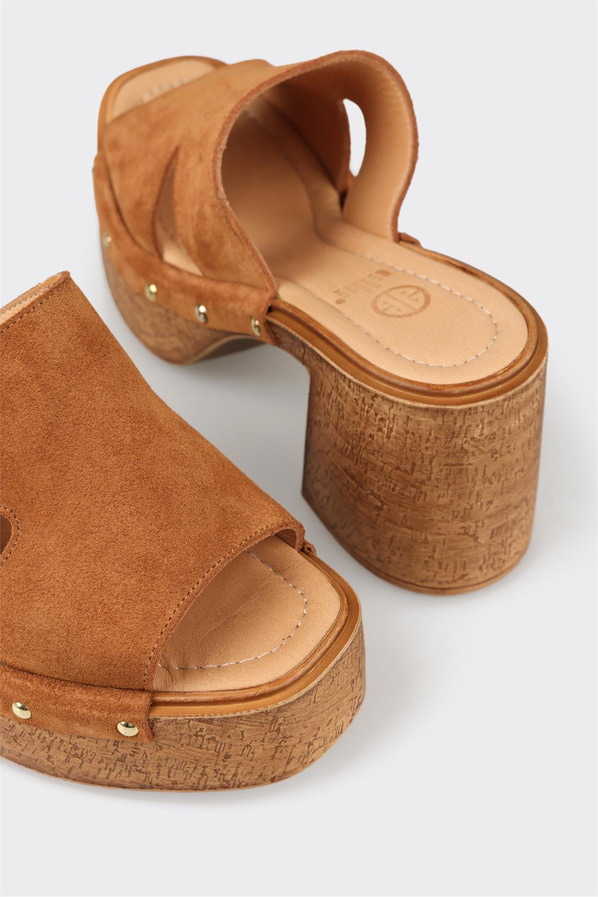 Taba deri örgü dokulu kadın topuklu terlik, rahat kullanım için - Elle Shoes