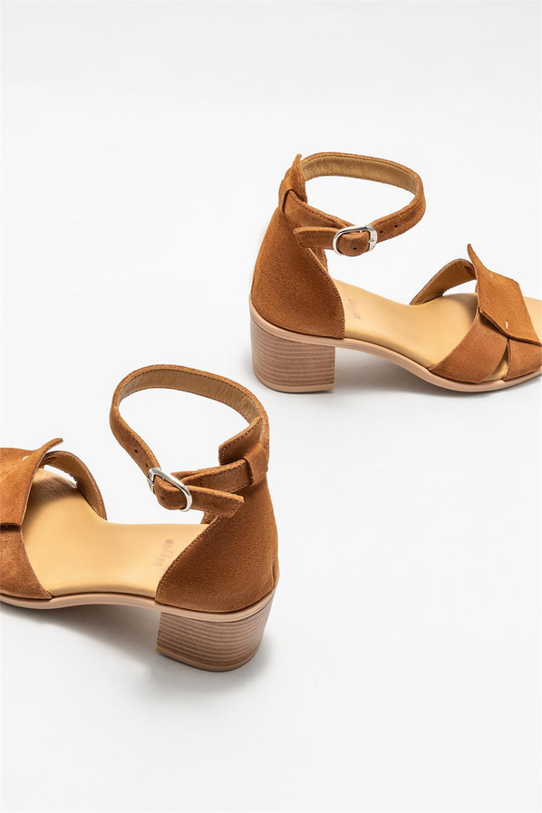 Taba deri simli topuklu kadın sandalet, rahat kullanım için - Elle Shoes