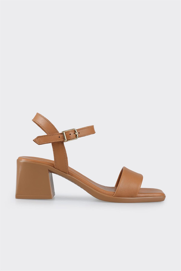 Taba deri topuklu kadın sandalet, günlük kullanım için - Elle Shoes