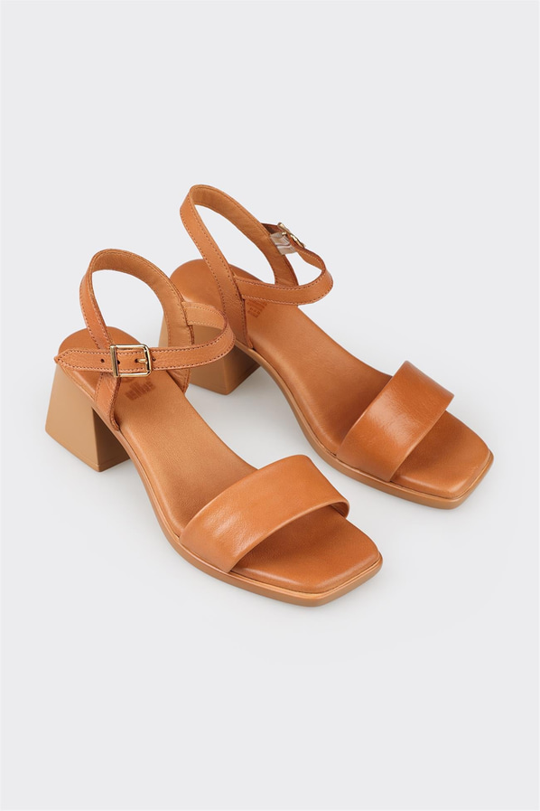 Taba deri topuklu kadın sandalet, günlük kullanım için - Elle Shoes