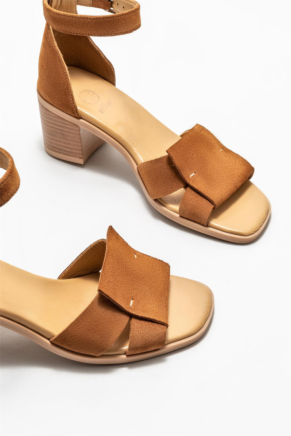 Taba deri simli topuklu kadın sandalet, rahat kullanım için - Elle Shoes