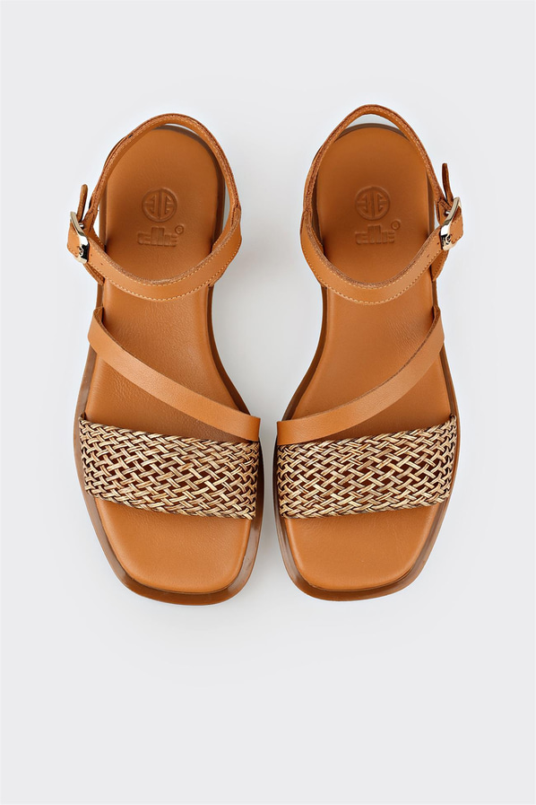 Taba düz kadın sandalet, rahat kullanım için - Elle Shoes