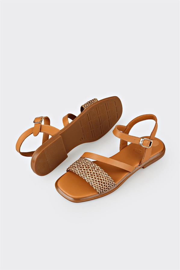 Taba düz kadın sandalet, rahat kullanım için - Elle Shoes