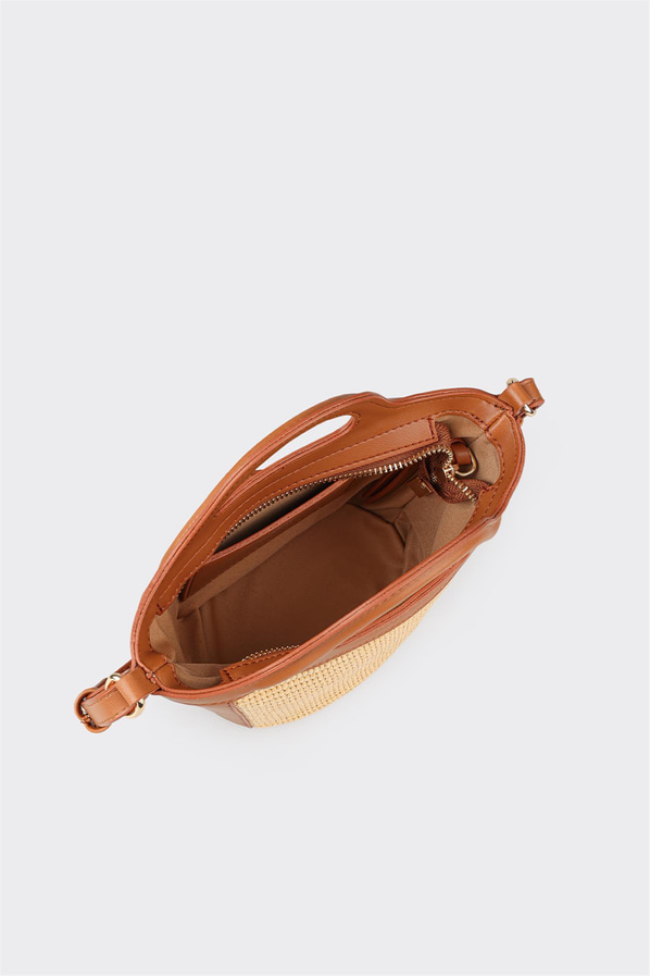 Taba düz yumuşak dokulu kadın el çantası, günlük kullanım için - Elle Shoes
