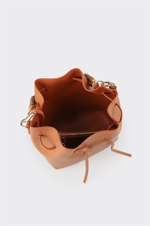 Taba deri kadın el çantası, rahat kullanım için - Elle Shoes